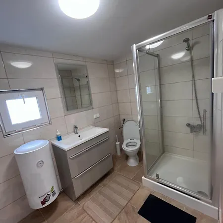Dobre Miejsce- Letniskowe Nad Stawem Lodge Sianow