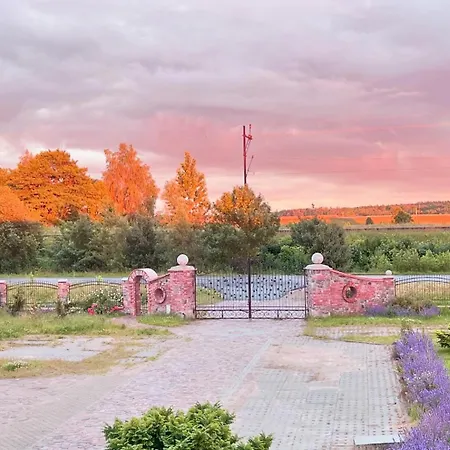 Dobre Miejsce- Letniskowe Nad Stawem Lodge Sianow