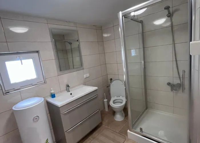 Dobre Miejsce- Letniskowe Nad Stawem ロッジ Sianów