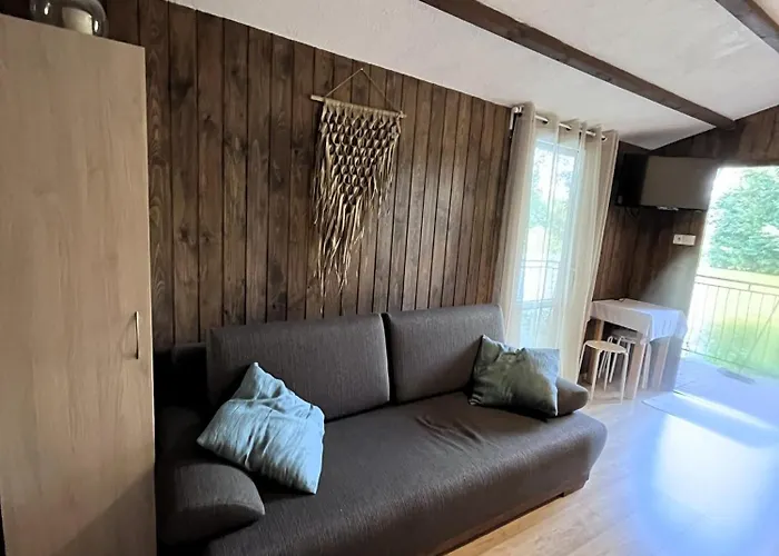 Dobre Miejsce- Letniskowe Nad Stawem ロッジ *