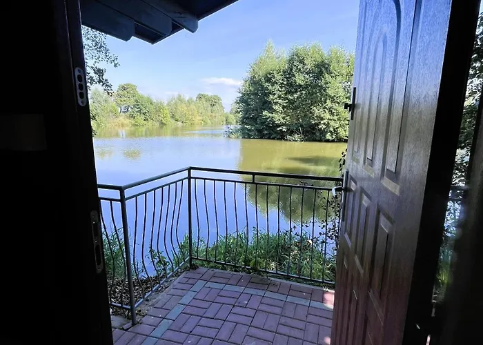 ロッジ Dobre Miejsce- Letniskowe Nad Stawem Sianów