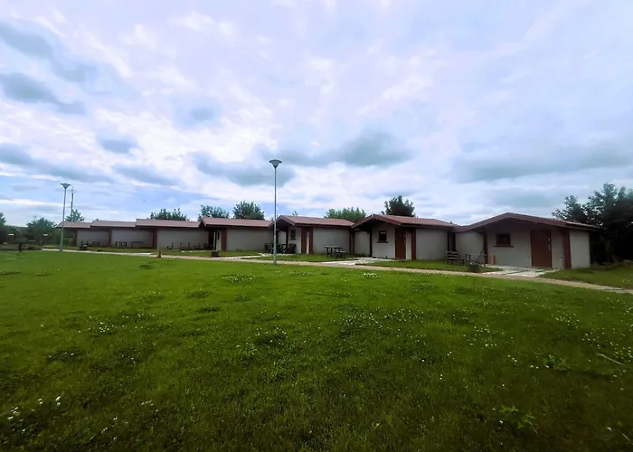 Dobre Miejsce- Letniskowe Nad Stawem ロッジ Sianów